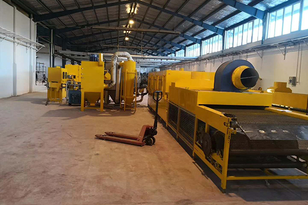 Longhui Machinery to profesjonalna firma zajmująca się badaniami i rozwojem sprzętu do klocków hamulcowych, produkcją, sprzedażą i usługami automatyzacji